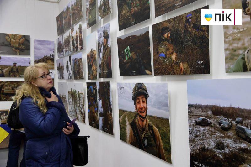 "Небесний фотограф": у Франківську відкрилася виставка полеглого на війні Максима Бурди (ФОТО) 16 IMG 9406 2 scaled