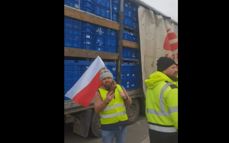 Польські фермери влаштували скандал на кордоні: до чого тут черниця (ФОТО) 3 Польські фермери влаштували скандал на кордоні: до чого тут черниця (ФОТО)