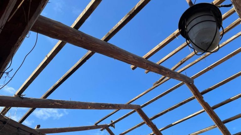Пошкодили дахи та будівлі: очевидці розповіли про наслідки атаки на Прикарпатті (ФОТО, ВІДЕО) 9 dbc16b01a9162ba1