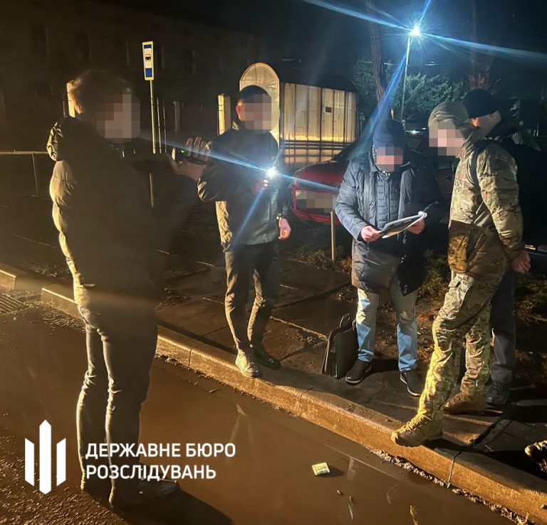 На Львівщині поліцейський обіцяв влаштувати військовозобов'язаного до прикордонників (ФОТО)