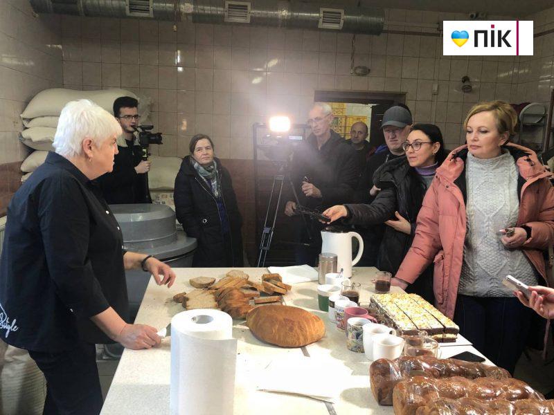 У Калуші випікатимуть фірмовий торт із солоною карамеллю (ФОТО) 4 photo1709029591 7 scaled