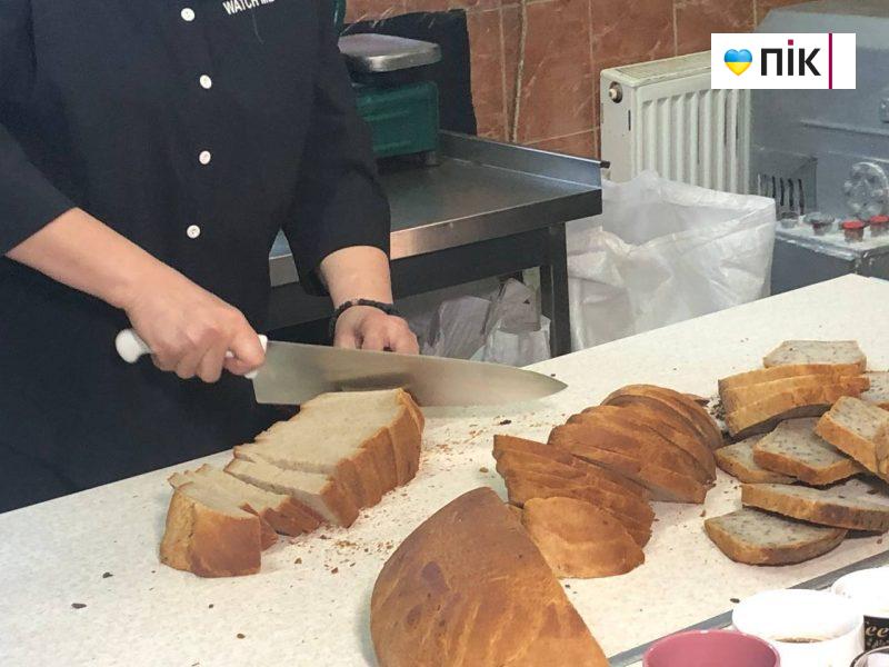 У Калуші випікатимуть фірмовий торт із солоною карамеллю (ФОТО) 3 photo1709029597 2 scaled