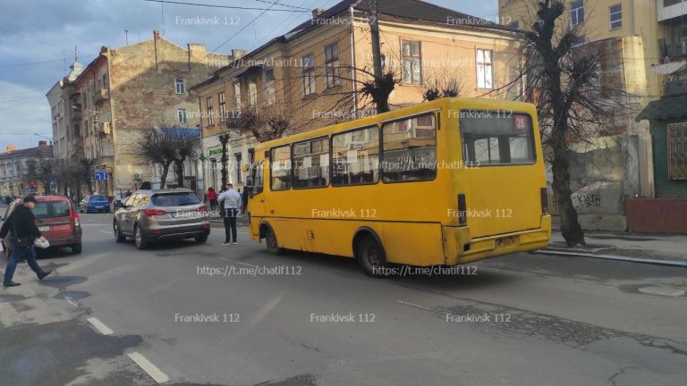 В Івано-Франківську трапилися одразу дві аварії (ФОТО) 6 photo 2024 02 21 16 32 53