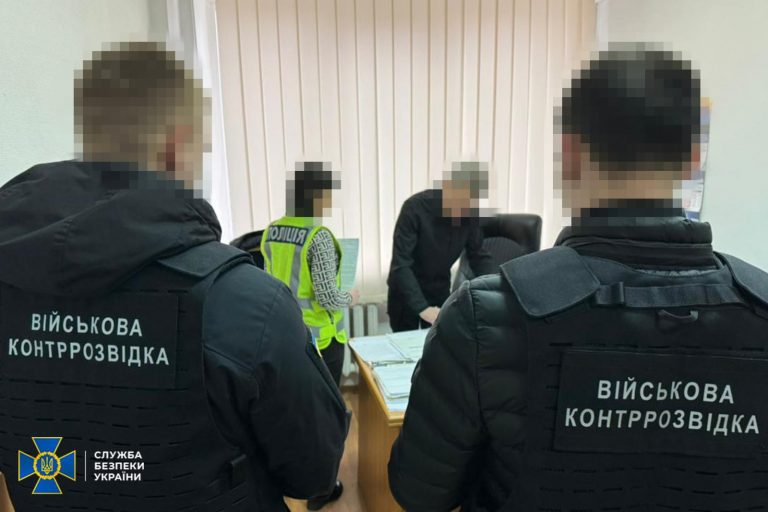 Посадовець Міноборони збагатився на 14 мільйонів, після чого "переписав" усі активи на дружину (ФОТО) 3 Посадовець Міноборони збагатився на 14 мільйонів, після чого "переписав" усі активи на дружину (ФОТО)
