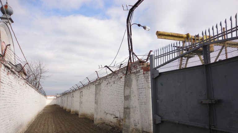 На Прикарпатті викрили посадовців виправних колоній, які експлуатували ув'язнених