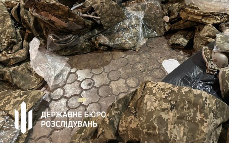 Причетні військові: у Києві викрадали військовий одяг і перепродували (ФОТО)