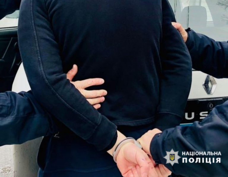 Проник у підсобку: на Коломийщині зловмисник вкрав гаманець й телефон у лікарні (ФОТО)