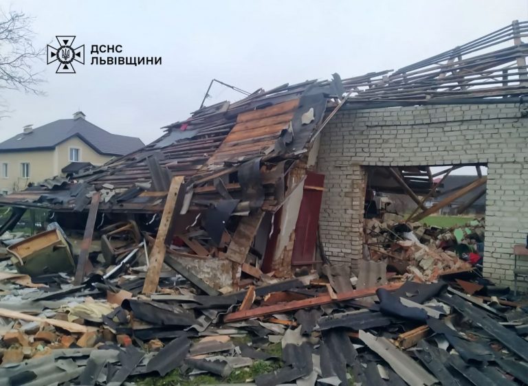 На Львівщині вибух газу зруйнував приміщення літньої кухні: власниця у лікарні (ФОТО) 7 430061961 738529635039240 9032223719469838530 n