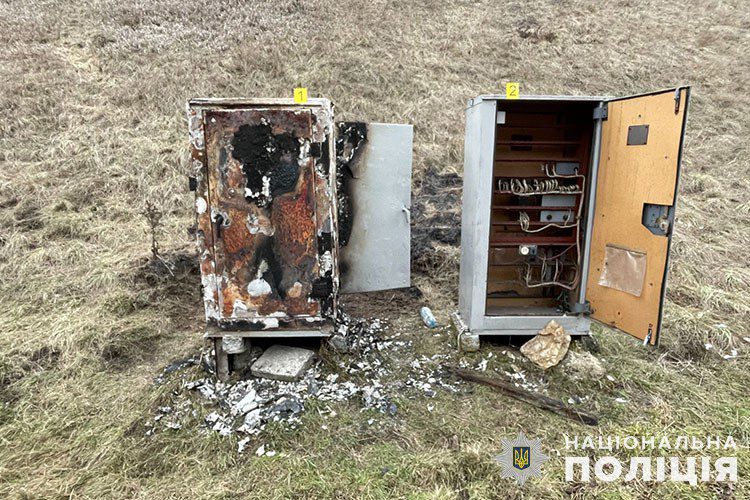 На Тернопільщині двоє молодиків за гроші підпалювали спецобладнання "Укрзалізниці" (ФОТО)