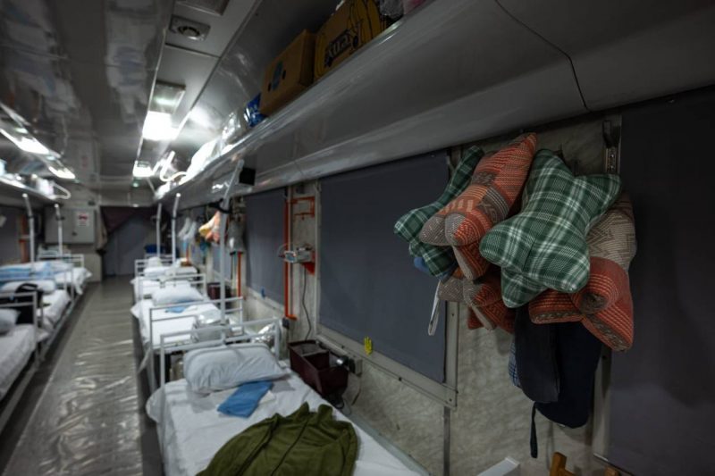 62 вагони: в Україні запустили перший медичний евакуаційний поїзд для захисників (ФОТО)