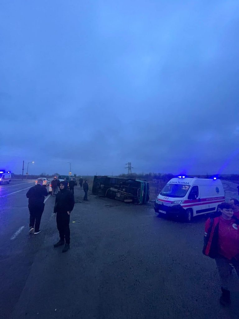 На Львівщині перекинувся рейсовий автобус: постраждали 16 людей (ФОТО) 10 432057635 903281515140859 4862090867699058090 n