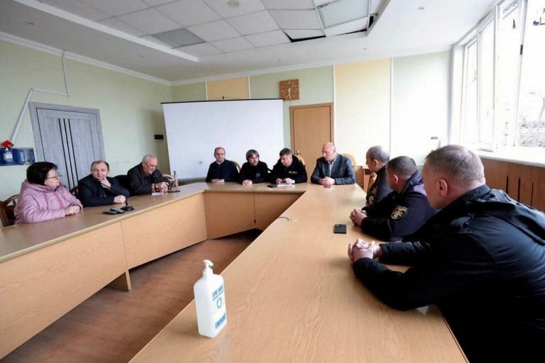 Наслідки ракетної атаки рф у Бурштині: в місті відкрили 10 пунктів обігріву