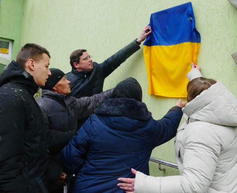 В пам'ять про прикарпатця Романа Думінкевича відкрили інтерактивну меморіальну дошку 9 FB IMG 1710873455876