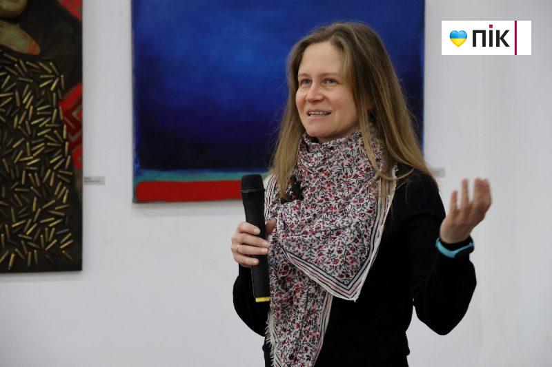 Живопис і текстиль: у Франківську відкрилась виставка "Простір" (ФОТО) 11 IMG 7511 2 scaled