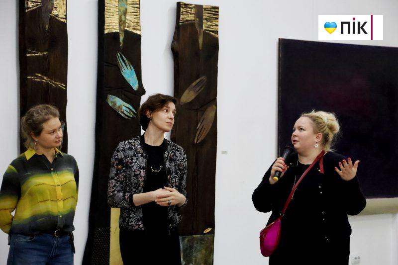 Живопис і текстиль: у Франківську відкрилась виставка "Простір" (ФОТО) 14 IMG 7589 2 scaled