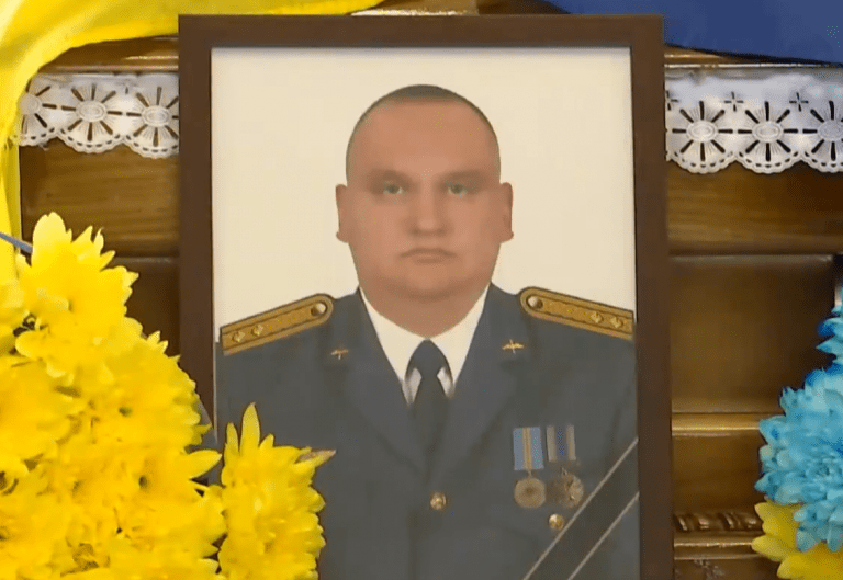 В Івано-Франківську провели в останню путь льотчика Андрія Ткаченка (ФОТО, ВІДЕО) 1 d3d2a908d1eccff2f26b55de66fc9548