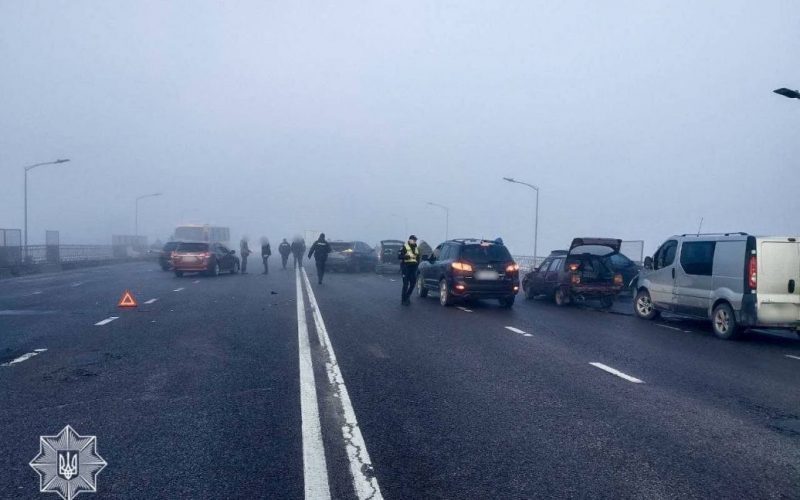 Ранкова аварія у Львові: через туман зіткнулися 25 авто (ФОТО)