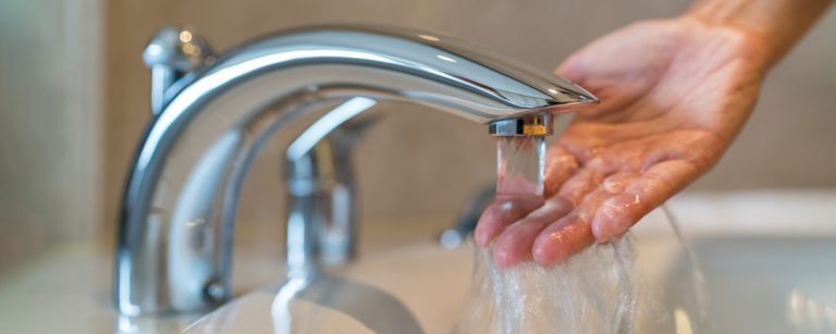 У Бурштині через російську атаку тимчасово немає тепла й гарячої води - ДТЕК 14 У Бурштині через російську атаку тимчасово немає тепла й гарячої води - ДТЕК