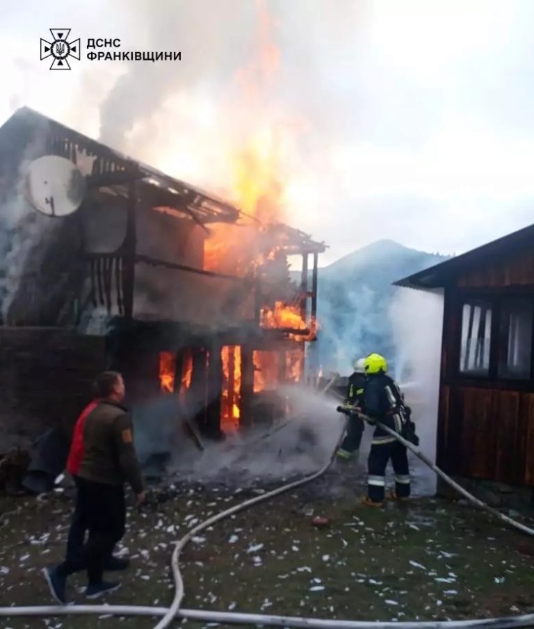 У Татарові горіла сауна, вогонь перекинувся на будинок (ФОТО) 1 photo1709736099