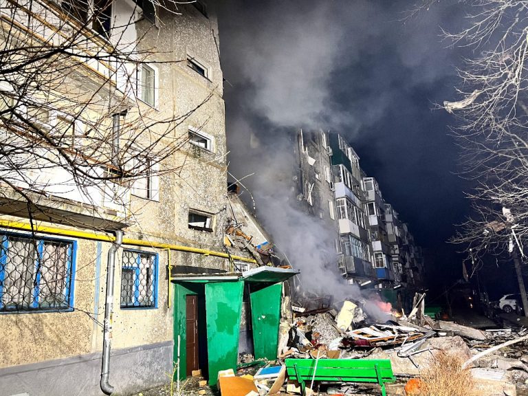Російський "шахед" влучив у багатоквартирний житловий будинок у Сумах 6 photo 2024 03 13 03 58 16