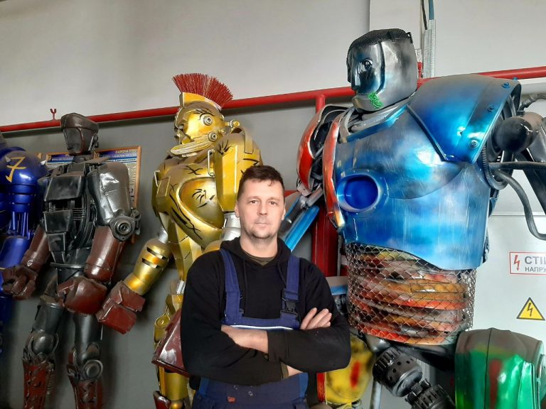 Майстер художнього кування Олександр Шапошник свій досвід із Бердянська переніс до Івано-Франківська (ФОТО) 8 10