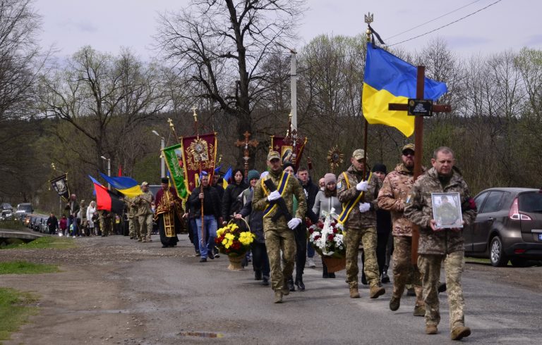 На Івано-Франківщині провели в останню путь воїна Андрія Герина (ФОТО, ВІДЕО) 1 3 3