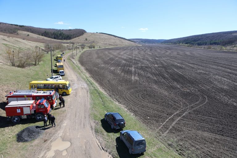 1000 кущів: на Прикарпатті між двома селами висадили бузкову алею (ФОТО) 2 1000 кущів: на Прикарпатті між двома селами висадили бузкову алею (ФОТО)