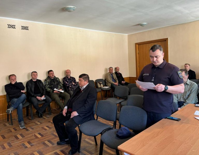 На Косівщині на 3000 гривень оштрафували трьох паліїв трави