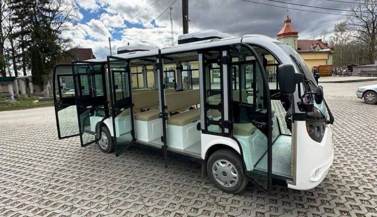 Мер Франківська анонсував запуск автобуса, який курсувати на кладовищі (ФОТО) 11 433934506 1001732301523026 1982088637843954056 n
