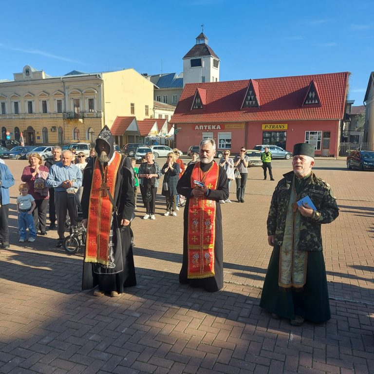 Понад 1700 км у молитві: у Кутах проведуть всеукраїнську Хресну Дорогу (ФОТО) 5 Понад 1700 км у молитві: у Кутах проведуть всеукраїнську Хресну Дорогу (ФОТО)