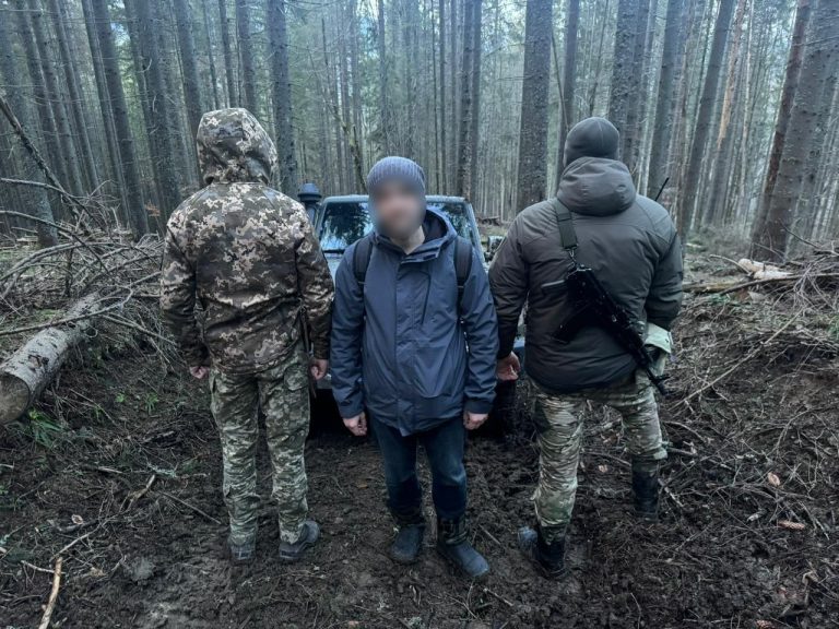 Бачив вовків та кабанів: на Верховинщині виявили харків'янина, який 6 днів блукав горами 4 Бачив вовків та кабанів: на Верховинщині виявили харків'янина, який 6 днів блукав горами
