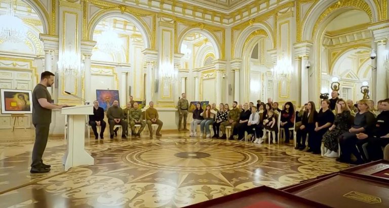 Президент України вручив орден «Золота Зірка» рідним полеглого прикарпатця Івана Кримського 5 435366361 822026376635301 1555479993259332159 n