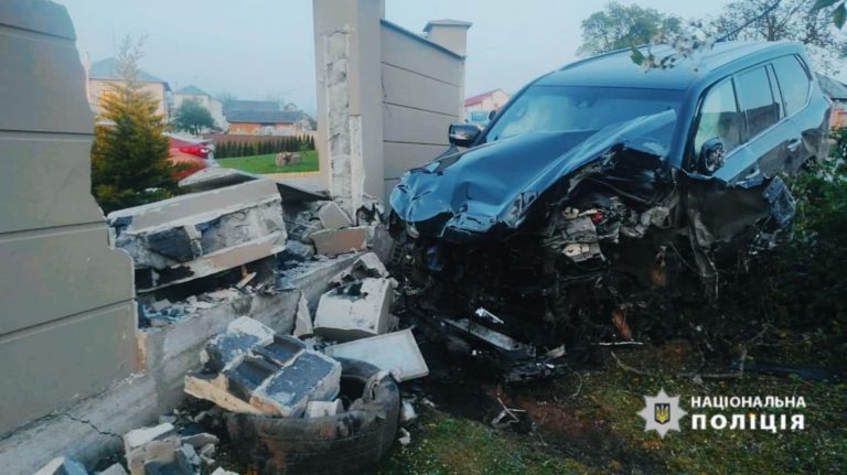 В ДТП у Клубівцях загинув 63-річний водій автомобіля «Renaul Logan» (ФОТО) 11 В ДТП у Клубівцях загинув 63-річний водій автомобіля «Renaul Logan» (ФОТО)