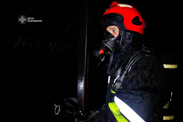 У Львові отримав опіки чоловік, який намагався самостійно загасити пожежу 12 438087200 761428819415988 2966921844605831990 n