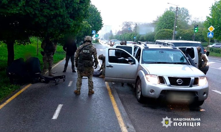 На Прикарпатті зловмисники викрали понад 8 млн грн, перевдягнувшись у військових 10 439292893 431666149507620 6564012479537485110 n