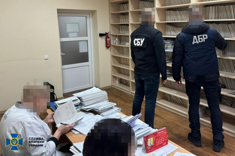 На Львівщині лікарі за хабарі виготовляли фальшиві медичні довідки (ФОТО)