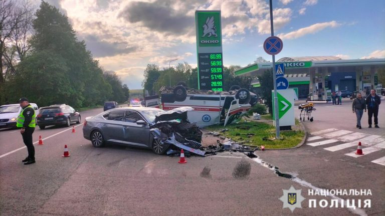 Водій не надав перевагу в русі: у поліції розповіли деталі ДТП на Калущині (ФТО) 6 662ca9a05c201156336155