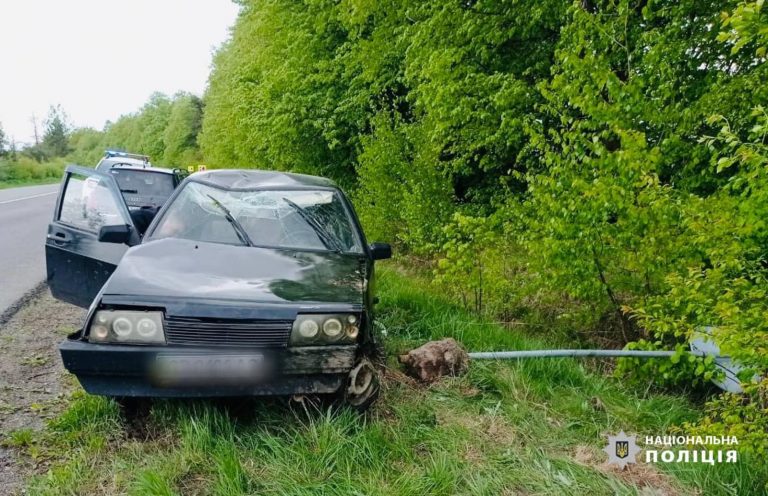 У Богородчанській громаді водій не впорався з керуванням та з'їхав у кювет (ФОТО) 5 662f596b053d2602579887