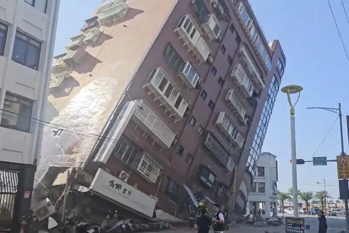 Похилені будинки: Тайвань сколихнув потужний землетрус (ФОТО)