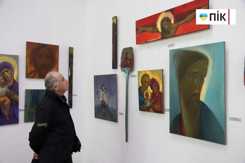 Краса миттєвостей буття: у Франківську відкрилася виставка художника-іконописця Івана Драгана (ФОТО) 18 IMG 0028 2 scaled