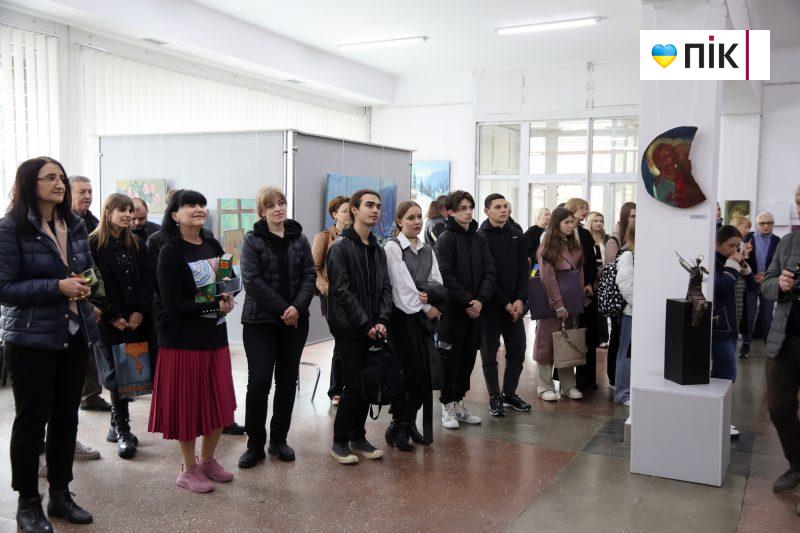 Краса миттєвостей буття: у Франківську відкрилася виставка художника-іконописця Івана Драгана (ФОТО) 23 IMG 0038 2 scaled