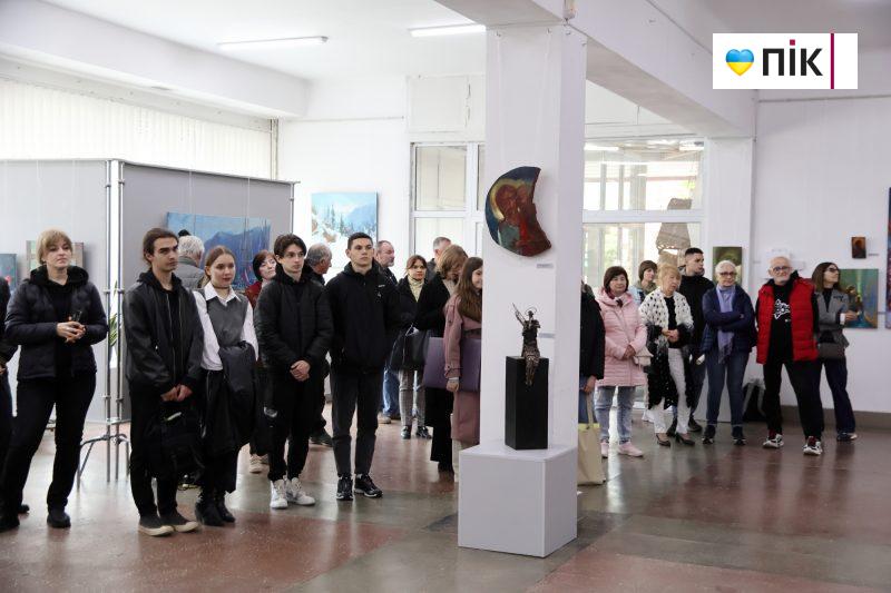 Краса миттєвостей буття: у Франківську відкрилася виставка художника-іконописця Івана Драгана (ФОТО) 28 IMG 0045 2 scaled