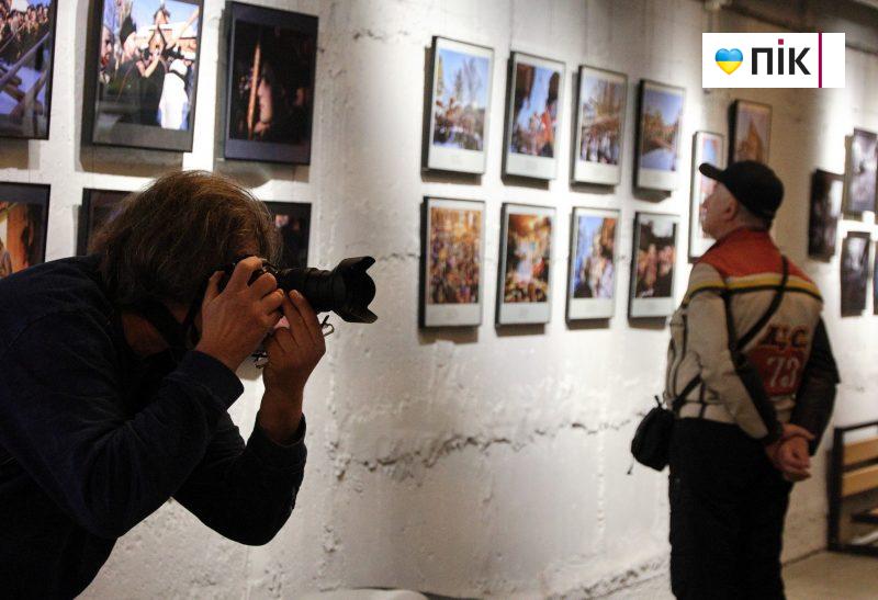 Люди Прикарпаття: на відкритті виставки німецьких фотографів у Франківську (ФОТО) 12 IMG 1284 2 scaled