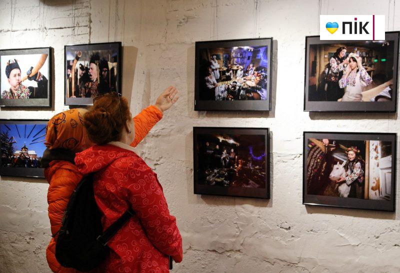 Люди Прикарпаття: на відкритті виставки німецьких фотографів у Франківську (ФОТО) 16 IMG 1367 2 scaled