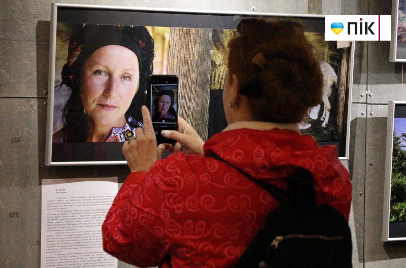 Люди Прикарпаття: на відкритті виставки німецьких фотографів у Франківську (ФОТО) 8 IMG 1398 2 scaled