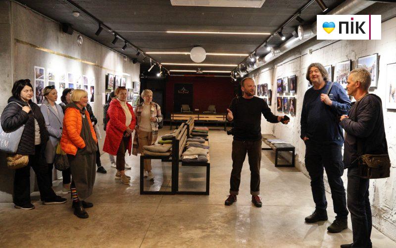 Люди Прикарпаття: на відкритті виставки німецьких фотографів у Франківську (ФОТО) 4 IMG 1645 2 scaled