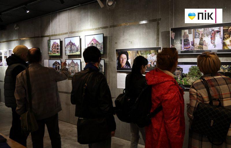 Люди Прикарпаття: на відкритті виставки німецьких фотографів у Франківську (ФОТО) 3 IMG 1662 2 1 scaled