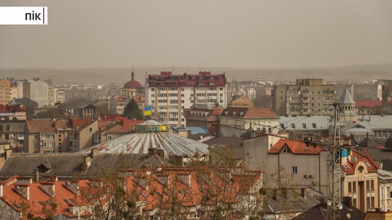 На Прикарпатті очікується ще одна хвиля тепла та пилу з півдня Сахари: коли саме