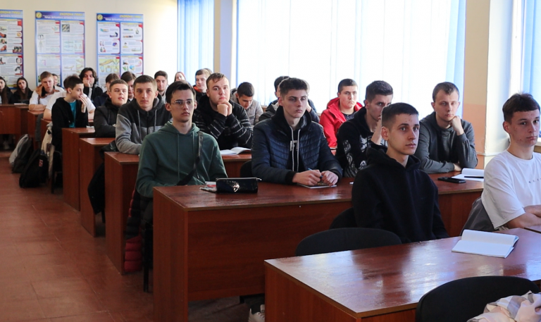 Всесвітній день охорони праці: спеціалісти Держпраці завітали до студентів ІФНТУНГ (ВІДЕО) 5 Znimok ekrana 2024 04 27 114920