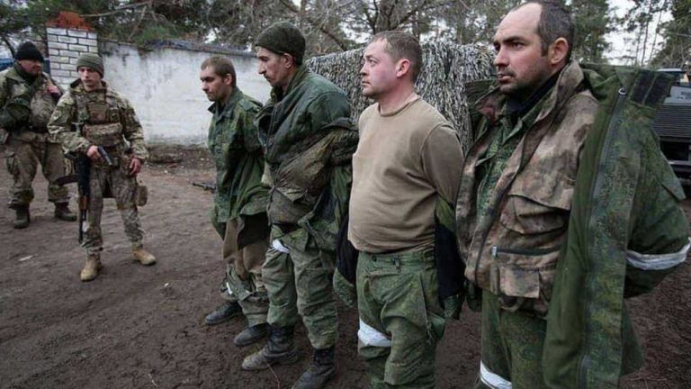 Українці просять уряд заборонити російським полоненим дзвонити: петиція зібрала 25 тисяч голосів 11 Українці просять уряд заборонити російським полоненим дзвонити: петиція зібрала 25 тисяч голосів